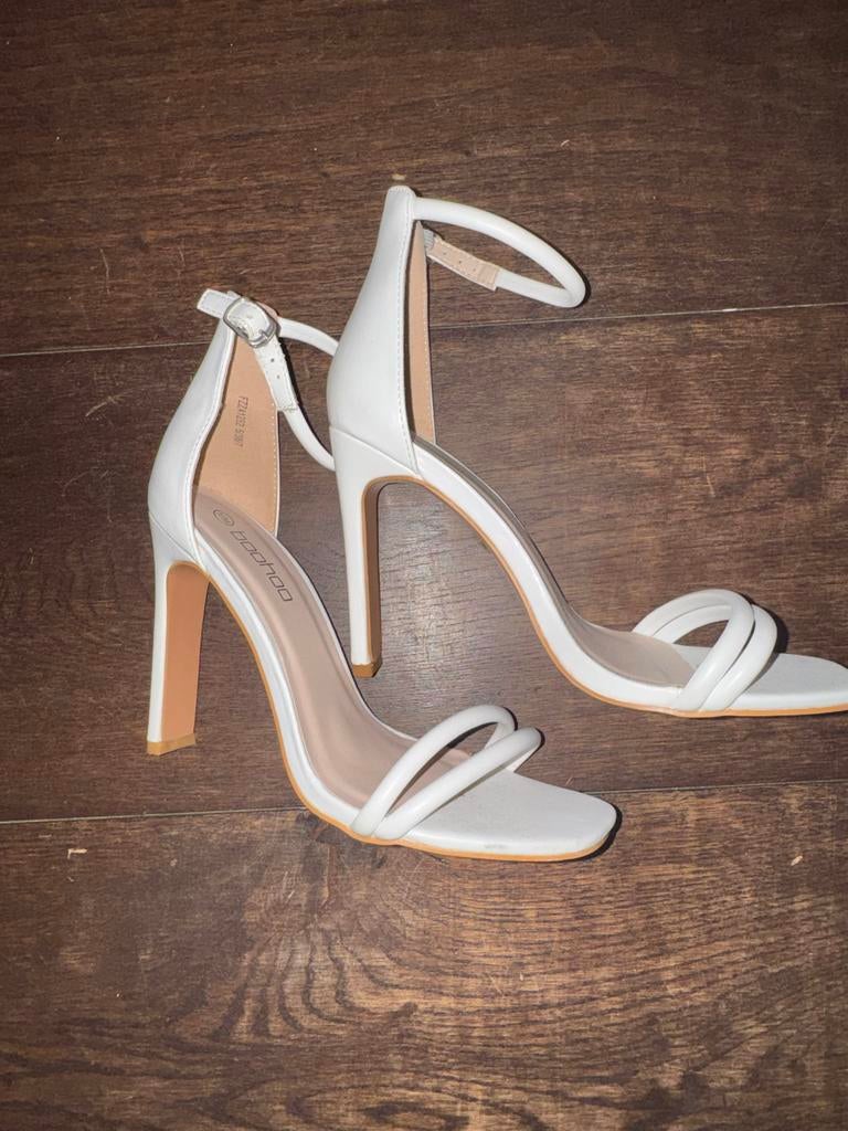 Boohoo Witte Hakken - Maat 38, Ophalen of Verzenden, Zo goed als nieuw, Wit, Pumps
