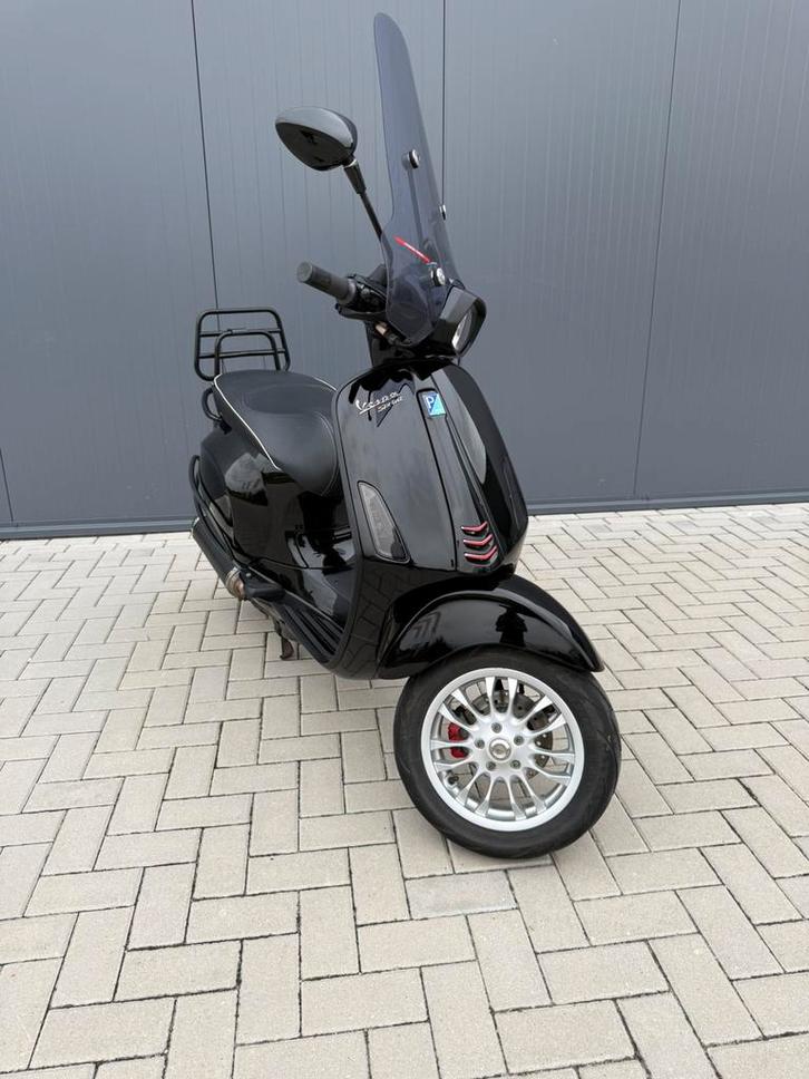 Vespa sprint FULL OPTION 1e eigenaar, Fietsen en Brommers, Snorfietsen en Snorscooters, Zo goed als nieuw, Vespa, Benzine, Ophalen of Verzenden
