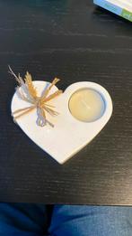 Kaars in een een hartje, Huis en Inrichting, Woonaccessoires | Kandelaars en Kaarsen, Ophalen, Overige materialen, Wit, Zo goed als nieuw