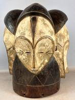250918 Mooi Afrikaans Kwele Ekuk helm masker uit Gabon, Ophalen of Verzenden