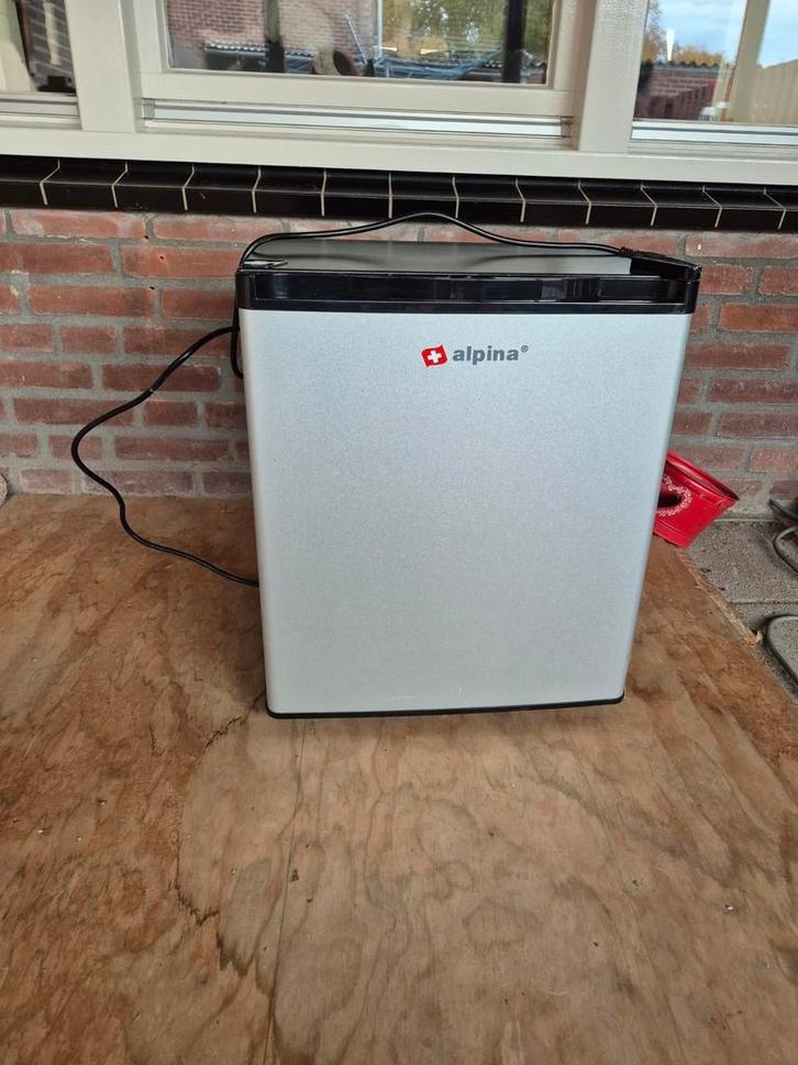 Alpina Koelkast - Compact en Handig!, Witgoed en Apparatuur, Koelkasten en IJskasten, Gebruikt, Zonder vriesvak, Minder dan 75 liter