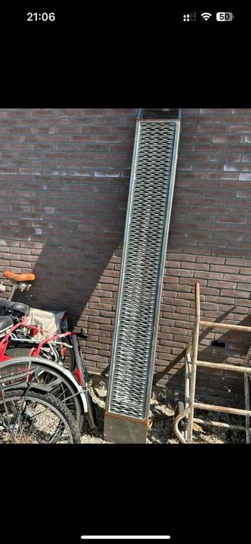 Twee zware rijplaten gebruikt voor Jeep van 1400 kg beschikbaar voor biedingen
