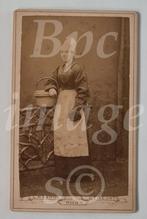cdv dienstmeisje grote pan 1870/80's Utrecht, Verzamelen, Foto's en Prenten, Gebruikt, Verzenden, Foto, Voor 1940