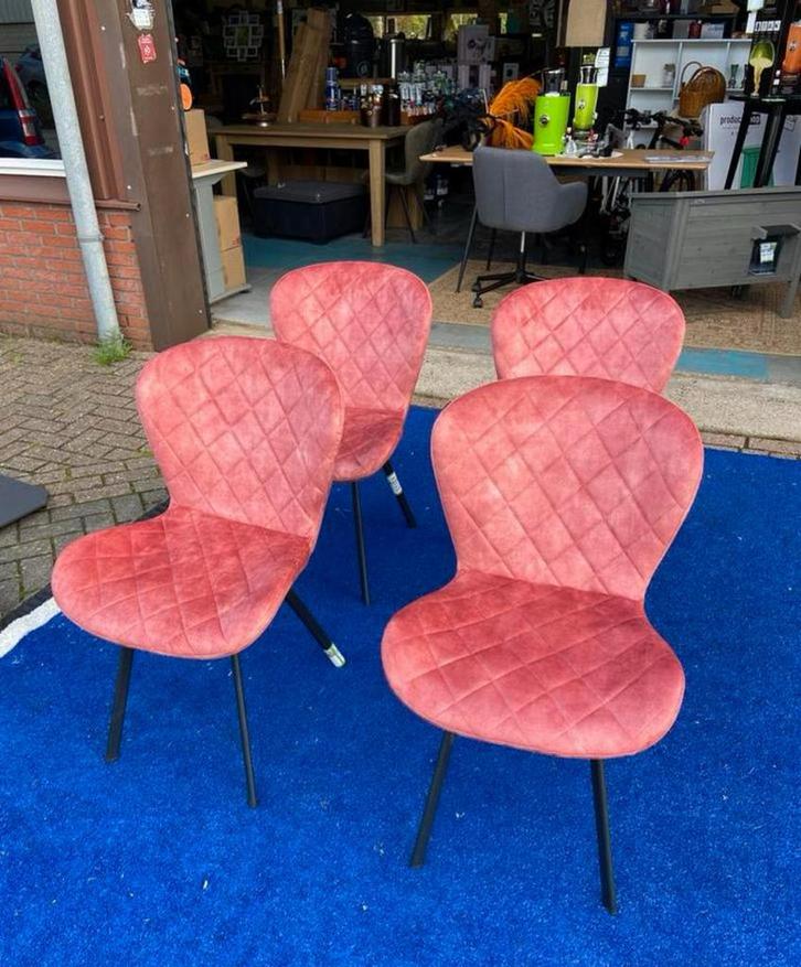 Prachtige meubels bij Retourenloeren ong 50% vd gewone prijs, Huis en Inrichting, Stoelen, Nieuw, Eén, Ophalen
