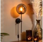 Moderne Wandlamp Glazen Bol Amber - Zwart Frame Verstelbaar, Ophalen of Verzenden, Nieuw, Metaal