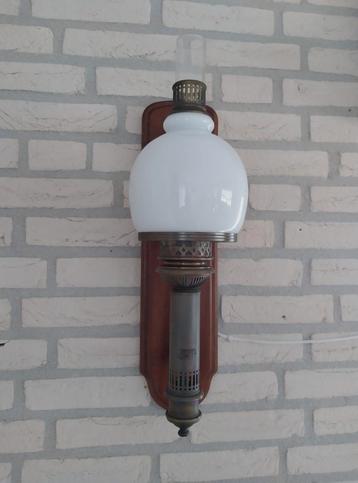 Wandschemerlamp beschikbaar voor biedingen