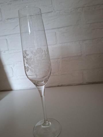 Glas beschikbaar voor biedingen
