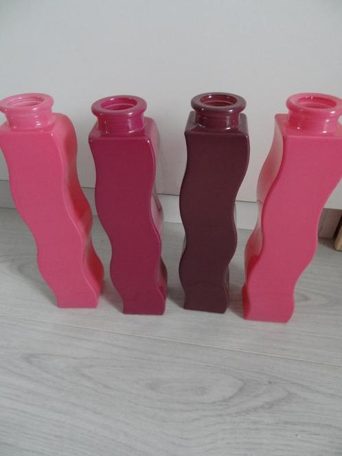 Ikea Skämt kreukelvaasjes 4 stuks roze design jaren 90, Huis en Inrichting, Woonaccessoires | Vazen, Zo goed als nieuw, Overige kleuren