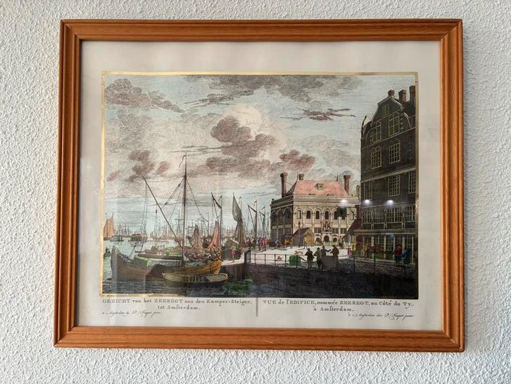 Ingekleurde gravure Gezicht op het gebouw Zeeregt Amsterdam, Antiek en Kunst, Kunst | Etsen en Gravures, Ophalen of Verzenden