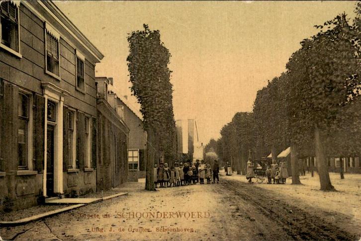 Schoonderwoerd - Mensen op straat, Verzamelen, Ansichtkaarten | Nederland, Gelopen, Zuid-Holland, Voor 1920, Ophalen of Verzenden