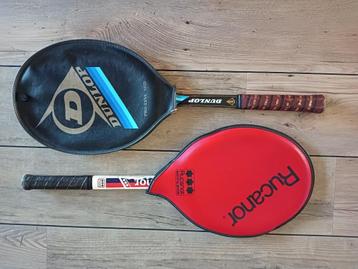 2 Houten, vintage tennisrackets (incl. hoes), €7,00 per stuk beschikbaar voor biedingen