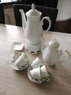Nieuwe Witte Porseleinen Koffie/Theepot met toebehoren., Huis en Inrichting, Keuken | Servies, Ophalen, Nieuw, Effen, Kop(pen) en/of Schotel(s)