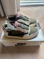 NIKE AIR JORDAN 1 LOW TRAVIS SCOTT MEDIUM OLIVE, Kleding | Heren, Schoenen, Overige kleuren, Nike, Nieuw, Ophalen of Verzenden