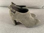 Damesschoenen Clarks, maat 40, Ophalen, Lage of Enkellaarzen, Zo goed als nieuw, Grijs