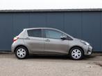 Toyota Yaris 1.5 Hybrid Active (74PK), 1ste-Eigenaar, Toyota, Te koop, Zilver of Grijs, 1050 kg, Hatchback