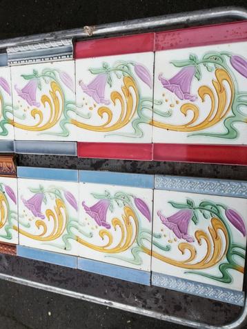 47 stuks Jugendstil / art nouveau wandtegels paarse bloem beschikbaar voor biedingen