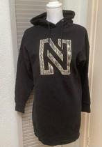 Zwarte Nikkie lange hoodie maat 36-38, Ophalen of Verzenden, Zo goed als nieuw, Zwart