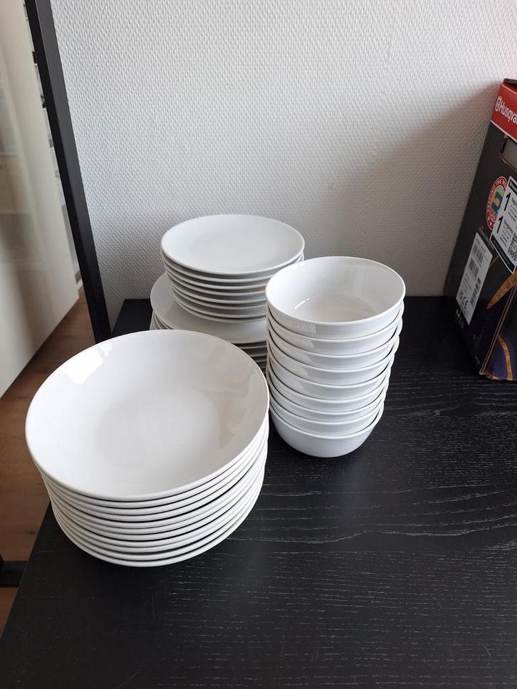 Ikea Fargrik servies (37 stuks), Huis en Inrichting, Keuken | Servies, Zo goed als nieuw, Compleet servies, Effen, Keramiek, Ophalen