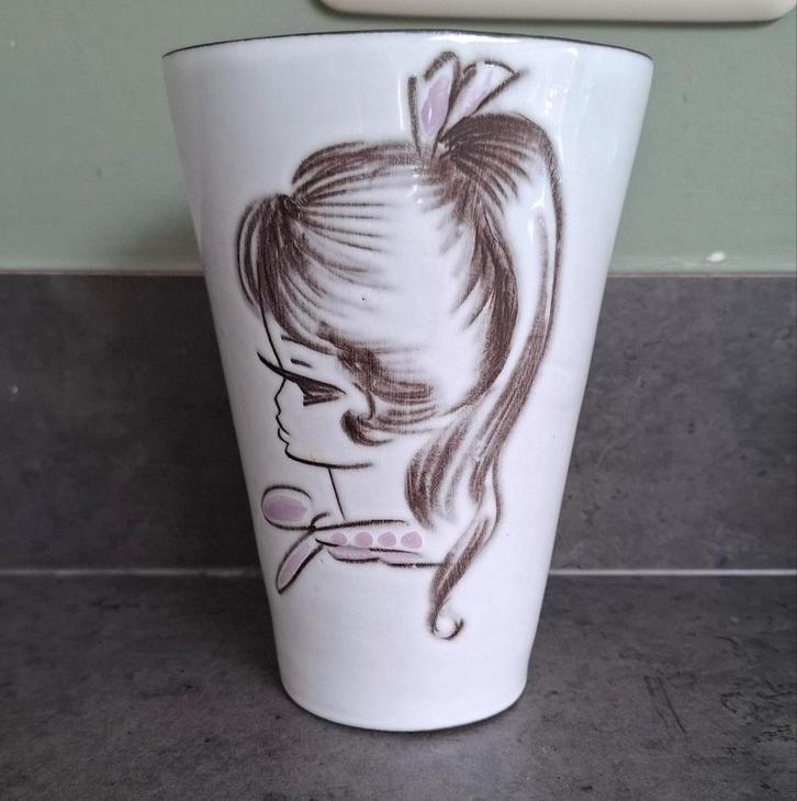 Vintage Aalten Couzijn en Pool vaas met meisjeshoofd antiek, Huis en Inrichting, Woonaccessoires | Vazen, Zo goed als nieuw, Overige kleuren