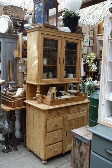 Oud grenen buffetkast beschikbaar voor biedingen