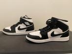 Air Jordan 1 Mid, Zwart, Nike, Ophalen of Verzenden, Sneakers of Gympen