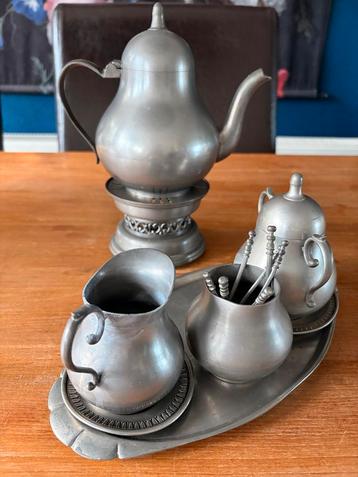 Tinnen Theeservies Compleet met Lepeltjes beschikbaar voor biedingen