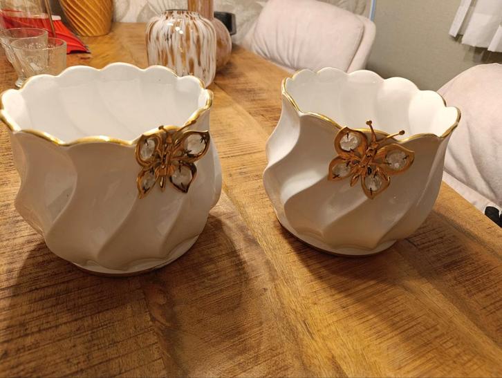 2 Bloempotten, Tuin en Terras, Bloempotten, Zo goed als nieuw, Aardewerk, Minder dan 40 cm, Minder dan 25 cm, Rond, Ophalen