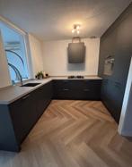 DESIGN STRAKKE MATZWARTE KEUKEN +APPARATUUR, Huis en Inrichting, Keuken | Complete keukens, Ophalen, Wit, Hoekkeuken, Graniet of Steen