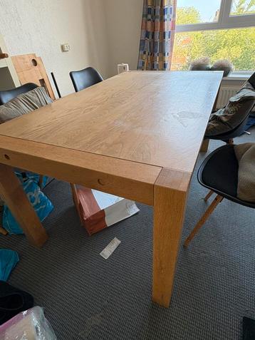 Eettafel  beschikbaar voor biedingen