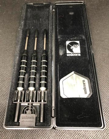 Unicorn darts van 1988 beschikbaar voor biedingen