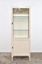 Apothekerskast medicijnkast vitrinekast kast vitrine 1974, Ophalen of Verzenden, Gebruikt