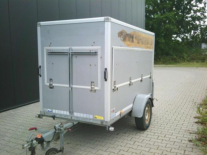 Gesloten enkelasser. Saris. 250x130x150 cm. Bouwj: 2011, Auto diversen, Aanhangers en Bagagewagens, Gebruikt, Ophalen