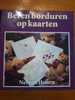 N. van Hoorn - Beren borduren op kaarten, Ophalen of Verzenden, Zo goed als nieuw