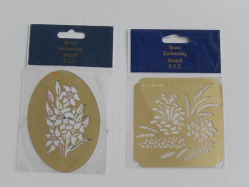 * 2x D&J embossing stencil bloemen en denneappels / takjes, Hobby en Vrije tijd, Knutselen, Nieuw, Knutselwerk, Ophalen of Verzenden