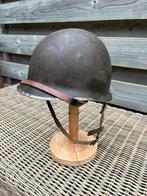 M1 helm uit WW2 met naamstempel en liner, Verzamelen, Militaria | Tweede Wereldoorlog, Ophalen of Verzenden, Landmacht, Amerika