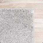 FRAAI hoogpolig vloerkleed lichtgrijs, Huis en Inrichting, Stoffering | Vloerbedekking, Ophalen, Zo goed als nieuw, Minder dan 10 m²