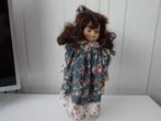 Mooie vintage Pop met porseleinen hoofd en handen., Verzamelen, Poppen, Ophalen of Verzenden, Gebruikt, Pop