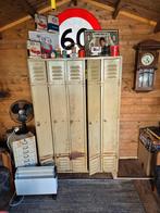 Lockerkast., Ophalen