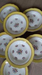 Franse Retro Vintage borden gekleurde gele rand bloemen goud, Huis en Inrichting, Keuken | Servies, Ophalen of Verzenden, Overige stijlen