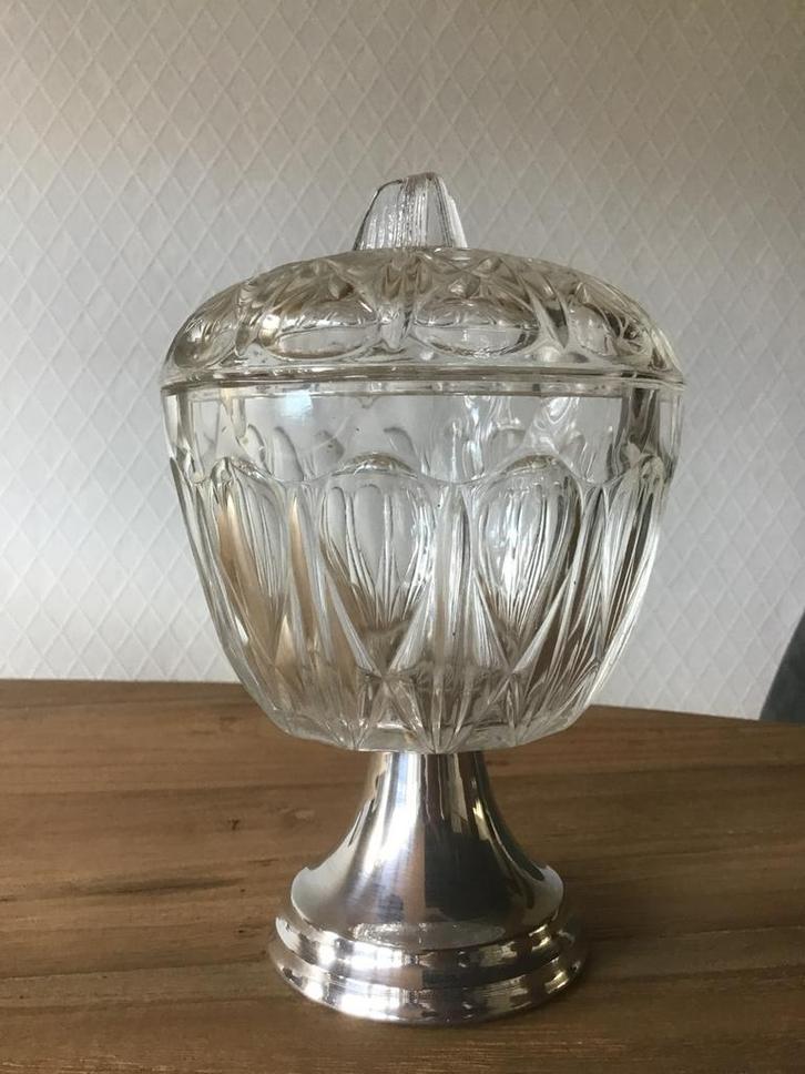 Mooie bonbonnière op voet met deksel, Antiek en Kunst, Antiek | Glas en Kristal, Ophalen of Verzenden