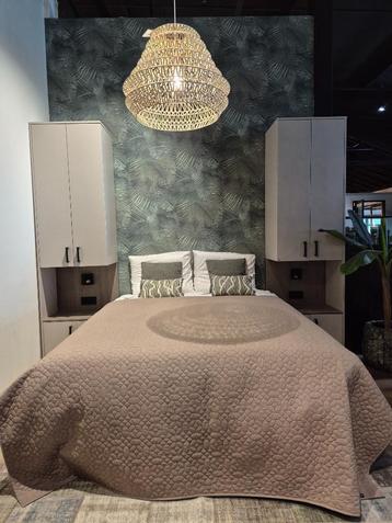 Bedkasten (Garderobekast) + boxsprings  beschikbaar voor biedingen