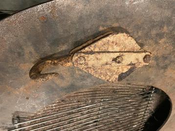 Oude Katrol met Haak beschikbaar voor biedingen