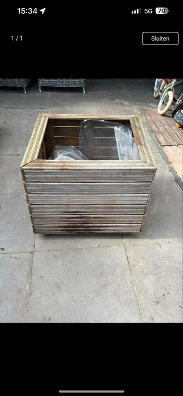 Houten Plantenbak op Wielen 80x80 beschikbaar voor biedingen