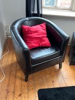 Zwart leren stoel met rood kussen, Huis en Inrichting, Stoelen, Ophalen, Gebruikt, Zwart, Leer