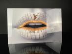 LV lip goud en wit plexiglas  schilderij, Ophalen of Verzenden