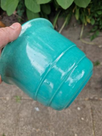 vintage bloempot beschikbaar voor biedingen