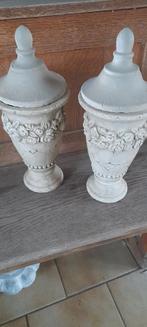 Twee betonnen vazen, Tuin en Terras, Ophalen of Verzenden, Zo goed als nieuw