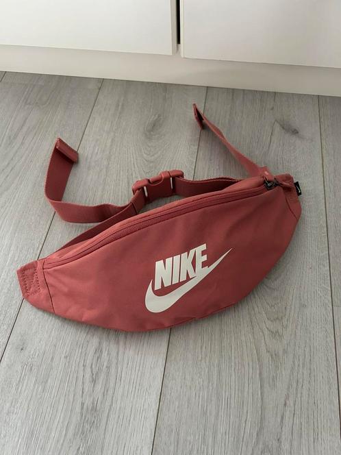 Nike heritage heuptas NIEUW, Sieraden, Tassen en Uiterlijk, Tassen | Sporttassen, Nieuw, Dames, Ophalen of Verzenden