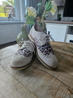 Hippe leren (suède) veterschoenen met dierenprint, Beige, Ophalen of Verzenden, Post xchange, Sneakers of Gympen