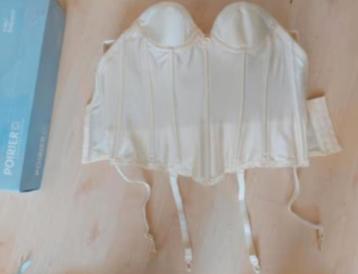 Corset met jarretels, merk Poirrier, kleur ivory, maat 70B. beschikbaar voor biedingen